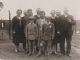 ALBRU01 FAMILIEFOTO BRUYNOOGHE PLAISIER VAN VLIERBERGHE RONSMANS 10 personen (begin jaren 1930).jpg